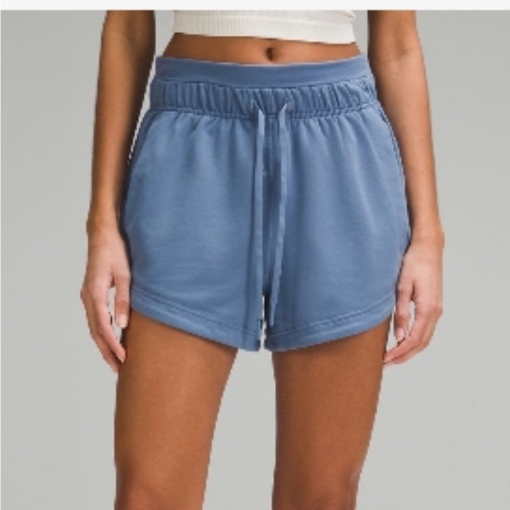 Lululemon Inner Glow High-Rise Short 3" oasis blue